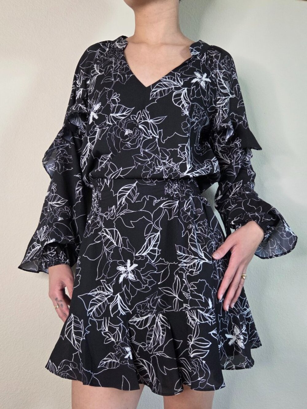 Parker - Black & White V-Neck Floral Ruffled Mini Dress - XS